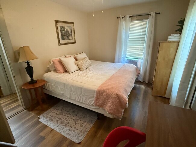 Building Photo - 33 Maple Ave