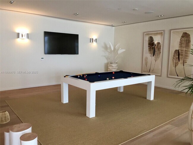 Building Photo - 401 N Birch Rd