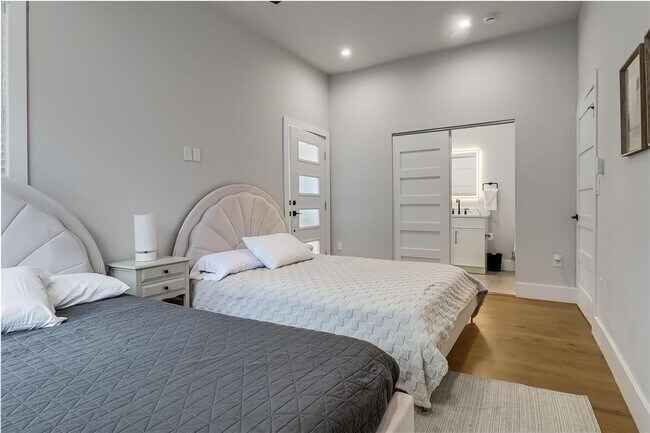 Building Photo - 1111 W Annie St