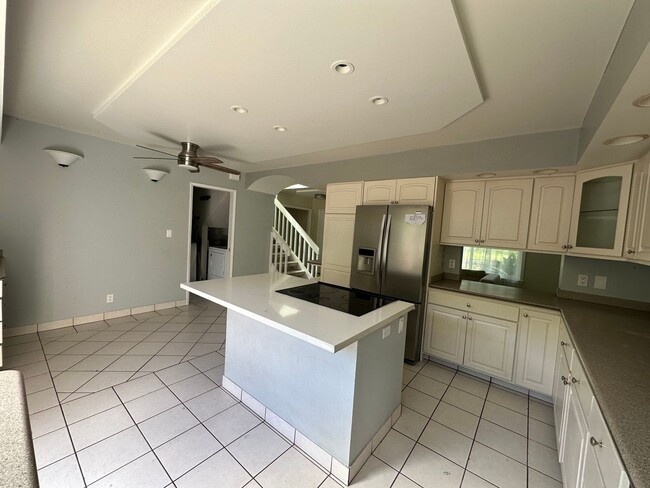 Building Photo - 1058 Awawamalu St