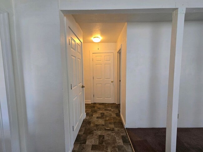 Building Photo - Cozy 2 Bed, 2 Bath Home with Parking Spaces and a Fenced Backyard!