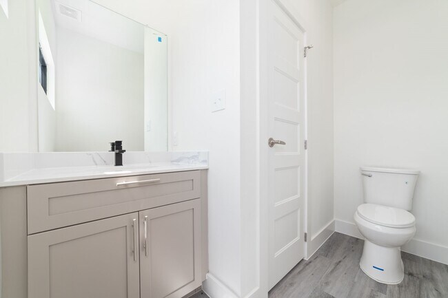 Building Photo - 11924 N Hoa Sen Cir