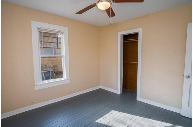 Building Photo - Great Home So Close to Downtown!