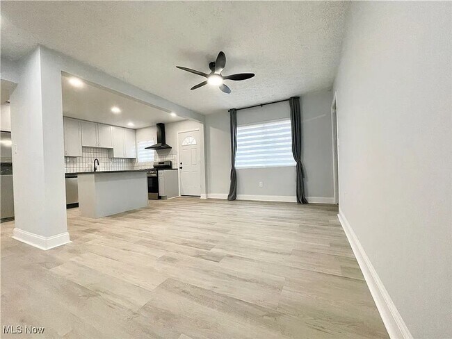 Building Photo - Charming Euclid Home in Quiet Residential Neighborhood