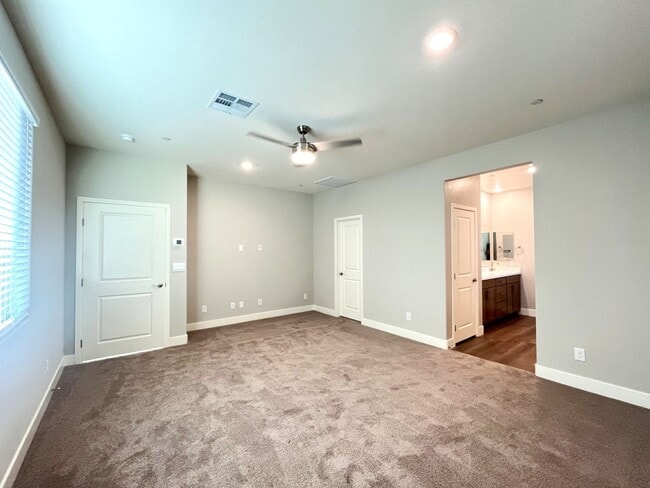 Building Photo - *** MOVE-IN SPECIAL*** BRAND NEW 4 bedroom with In-law suit 3 bath home located in Henderson, NV!