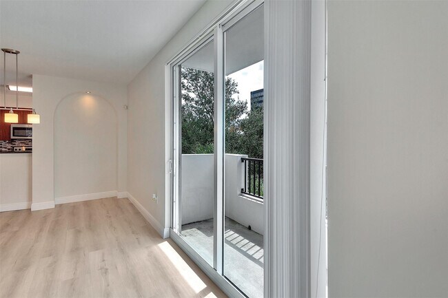 Building Photo - 2421 NE 65th St