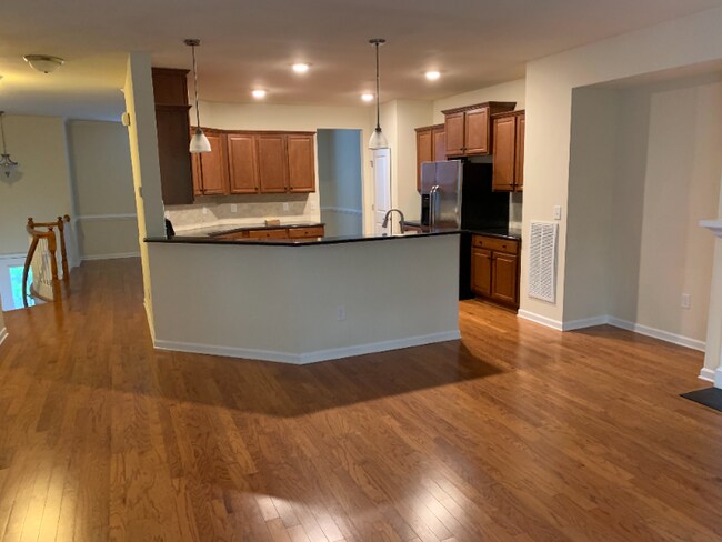 Building Photo - 717 Edgewater Ridge Ct