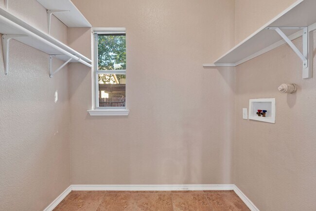 Building Photo - Beautifully Maintained Home in the Heart of Helotes