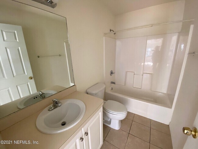 Building Photo - 908 Helen St