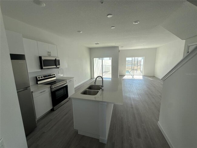 Building Photo - 420 Famagusta Dr