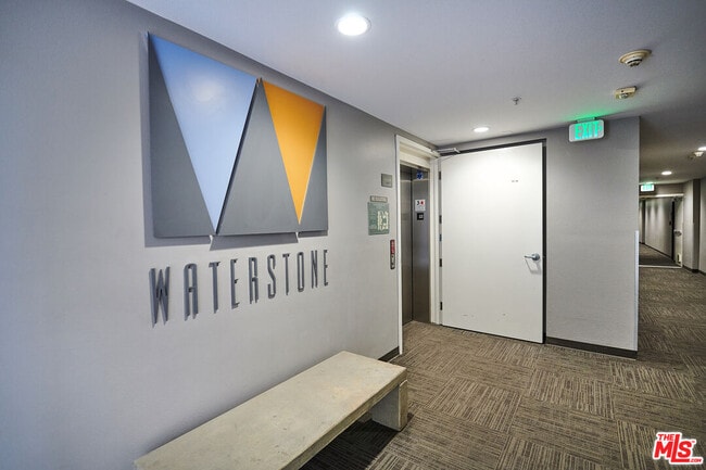 Building Photo - 6400 Crescent Prk E