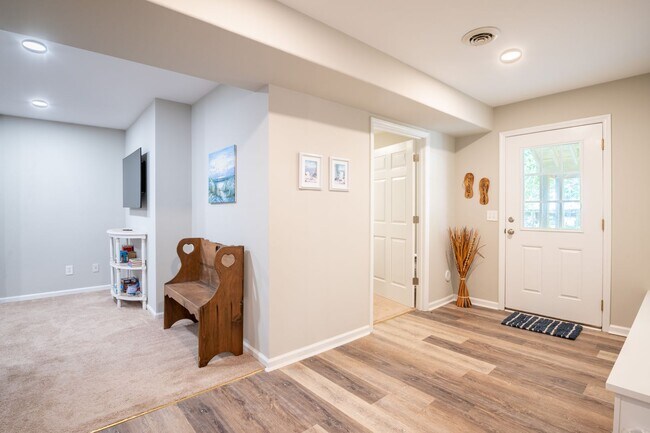 Building Photo - PERFECT OFF-SEASON BEACH GETAWAY