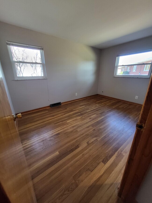 Building Photo - 4720 Esterbrook Rd