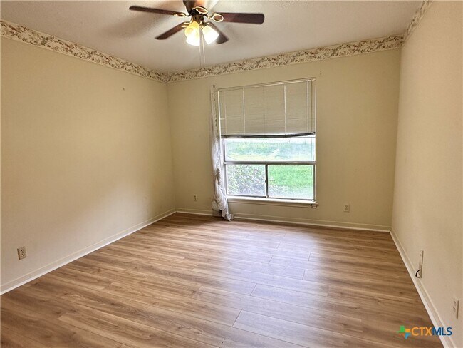 Building Photo - 202 Oak Ridge Dr
