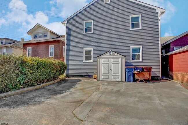 Building Photo - 13 N Victoria Ave