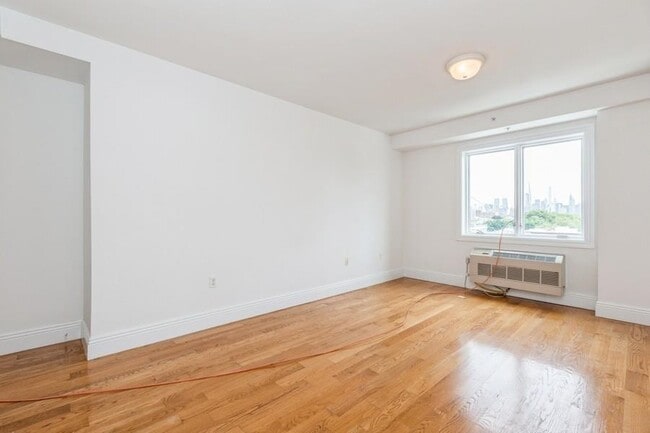 Building Photo - 125 43rd St