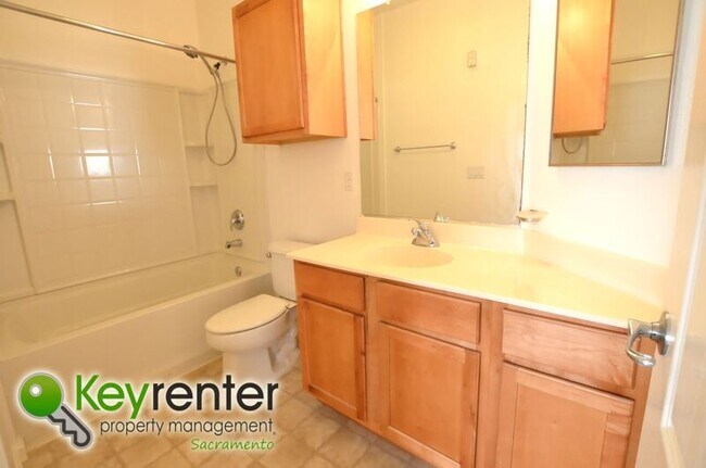 Building Photo - 5350 Dunlay Dr