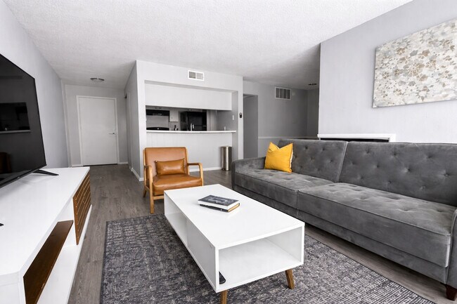 Building Photo - 505 N Rock Rd