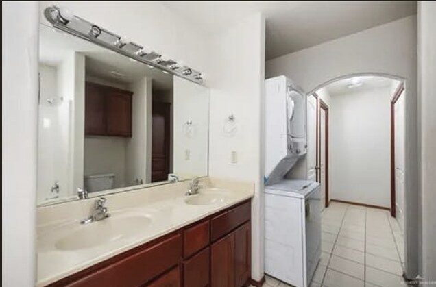 MASTER BATHROOM - 2000 Circle Dr