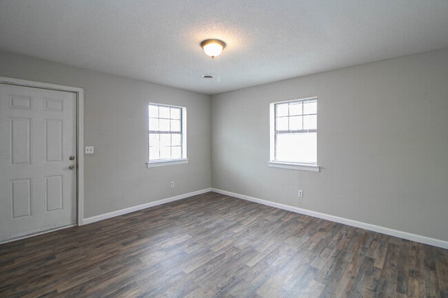 Building Photo - 14-414 Thompsonville Ln