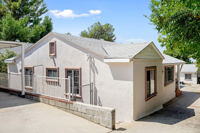 Building Photo - 4839 Lowell Ave