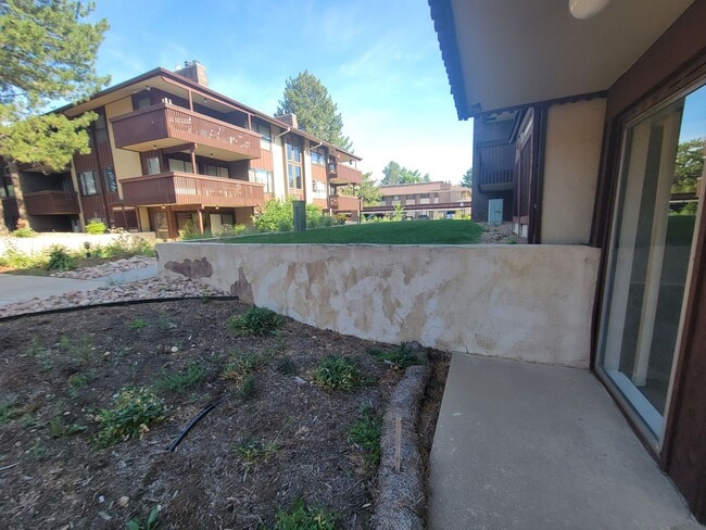 Building Photo - 500 Manhattan Dr
