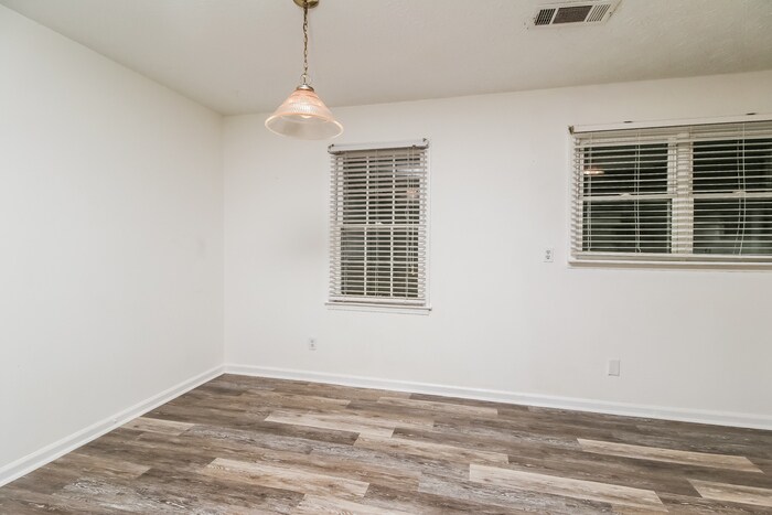Building Photo - 361 Morris Dr SE