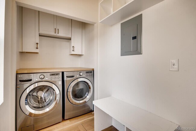 Building Photo - "Charming 2-Bed, 2-Bath Home with Gleaming Hardwood Floors in Vibrant Denver!"