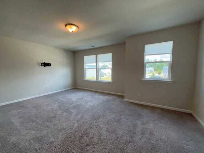 Building Photo - 445 Navona Dr