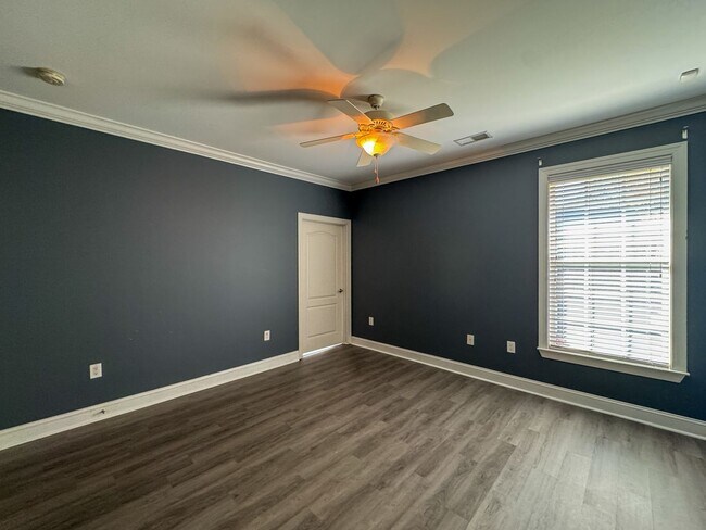 Building Photo - Beautiful 3 Bed 2 Bath Condo with Communit...