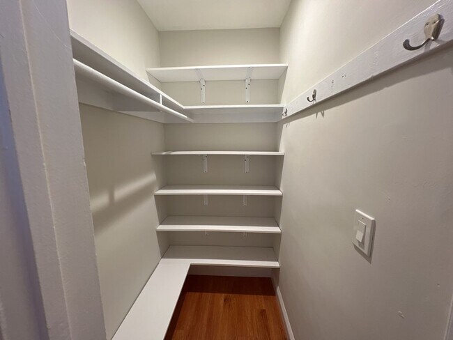 Building Photo - 119