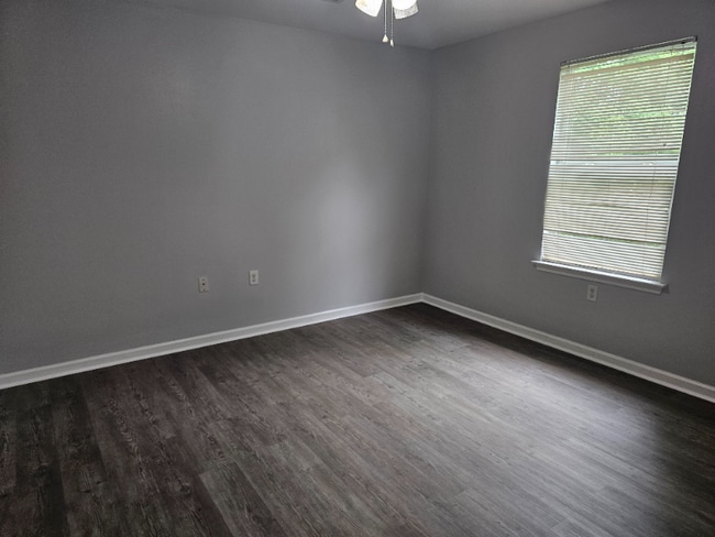 Building Photo - 4416 Rhodes Dr