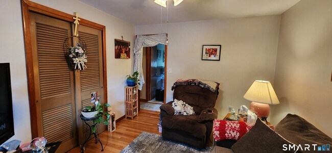 Building Photo - 219 3rd Ave
