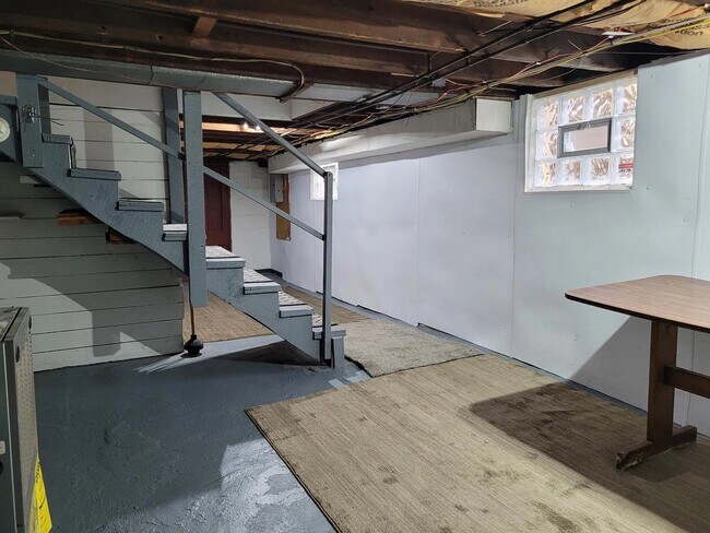 Building Photo - 145 Main St