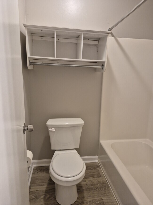 Building Photo - 2092 S Sherwood Dr