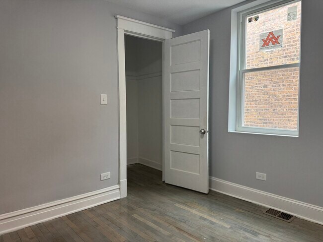 Building Photo - 1512 Lombard Ave
