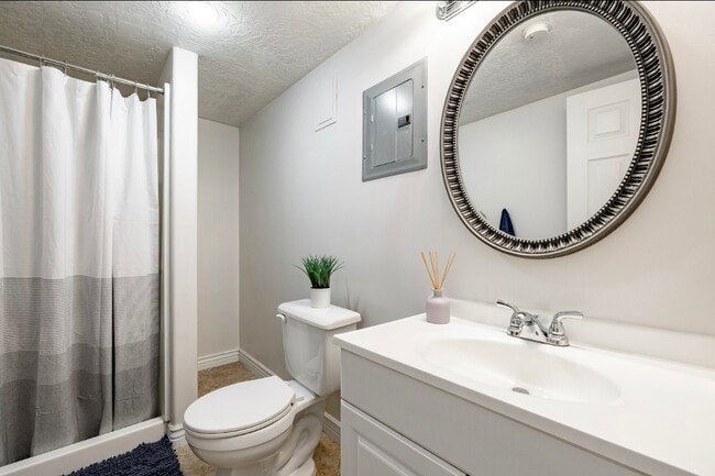 Building Photo - 7544 S 2020 E