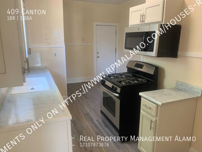 Building Photo - AVAILABLE NOW! 1 Bedroom /1 Bath Unit with...