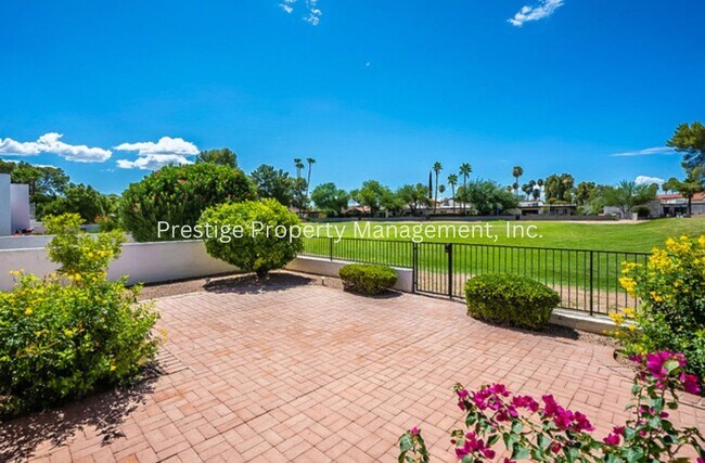 Building Photo - Beautiful Townhouse Overlooking The Golf C...