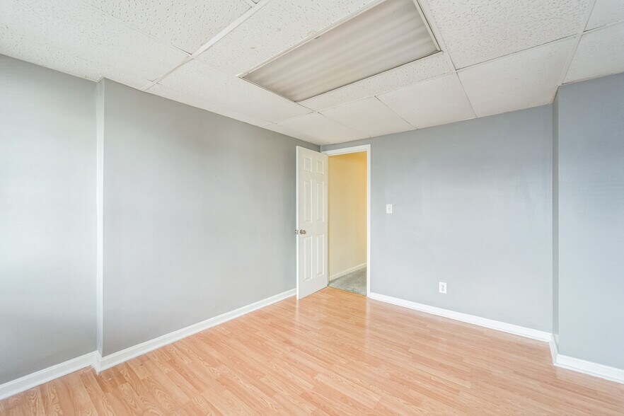 Building Photo - 3818 Mount Pleasant Ave
