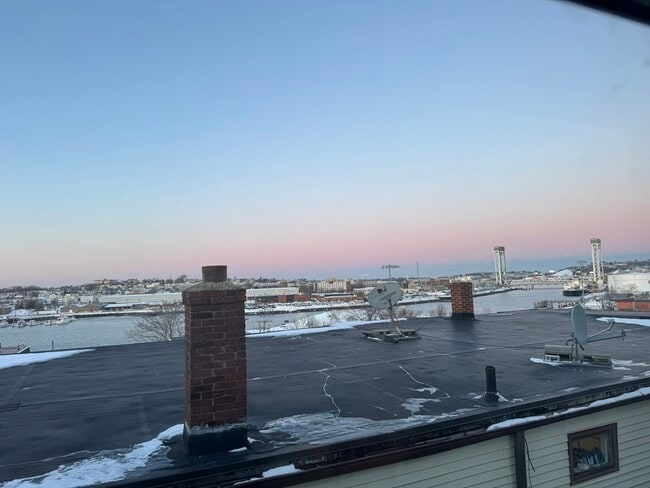 Building Photo - 278 E Eagle St