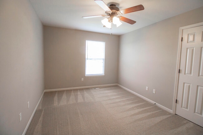 Building Photo - 5000 Derby Ridge Dr