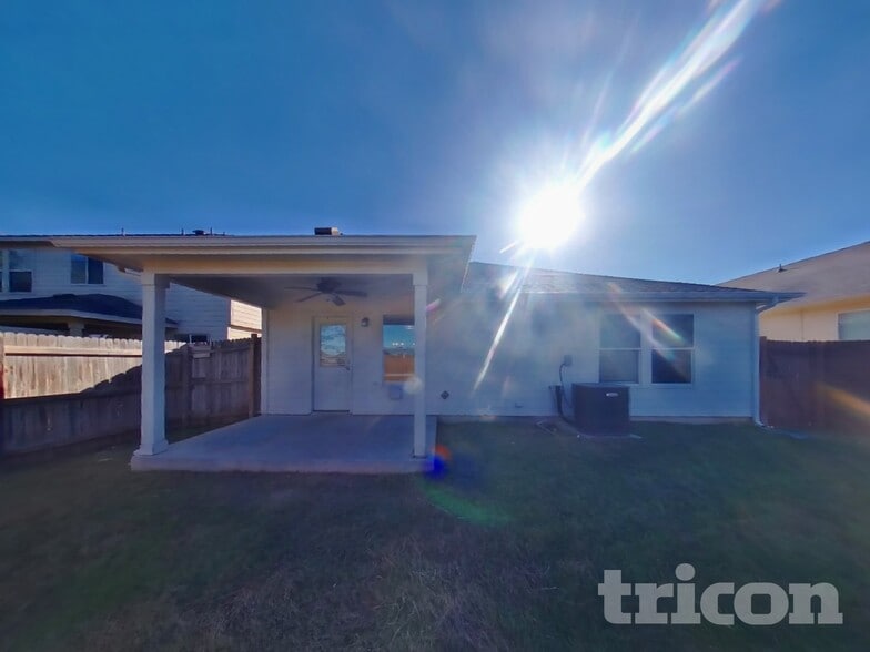 Building Photo - 8615 Silver Willow