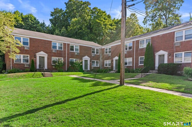 Building Photo - 13 Hamilton Ct