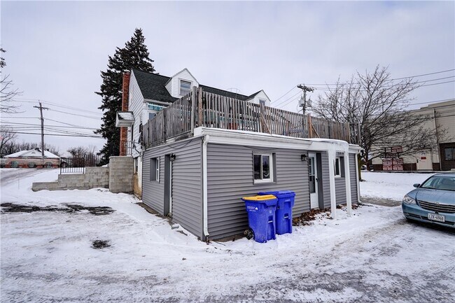 Building Photo - 1070 Gravel Rd