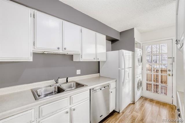 Building Photo - 2301 E Fremont Ave