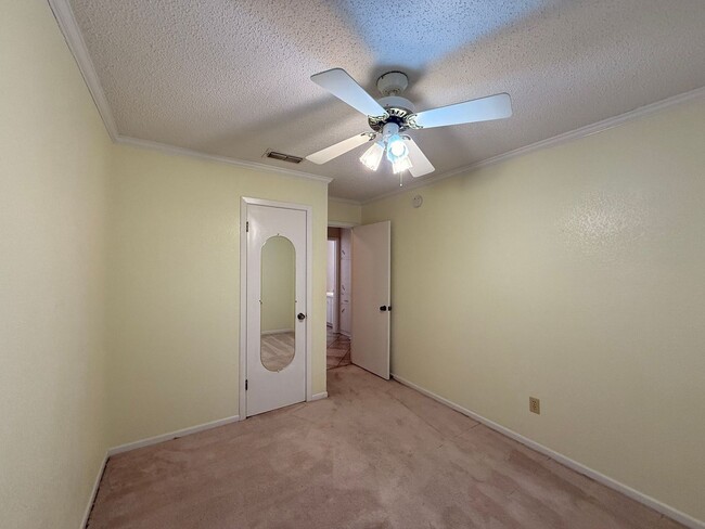 Building Photo - RENT REDUCTION - AVAILABLE NOW!