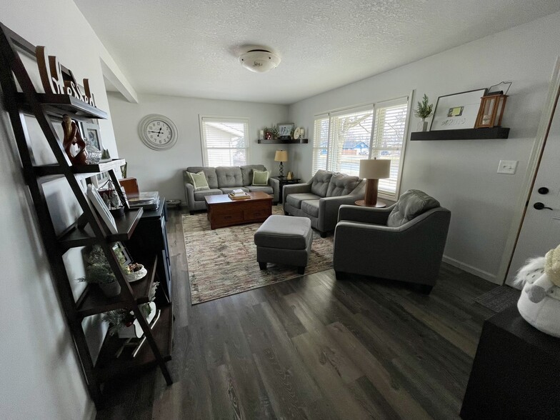 Living Room - 411 7th St NE