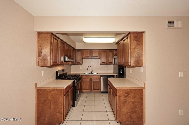 Building Photo - 303 N Miller Rd