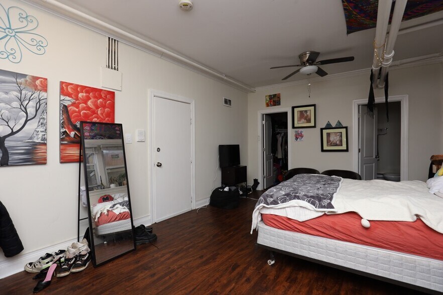 Building Photo - 2120 N Dayton St